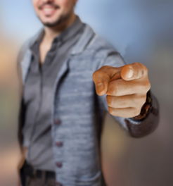 四十五岁男士如何选择西服品牌—一份贴心的选购指南