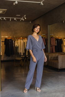 女性品牌西服，时尚与专业的完美结合